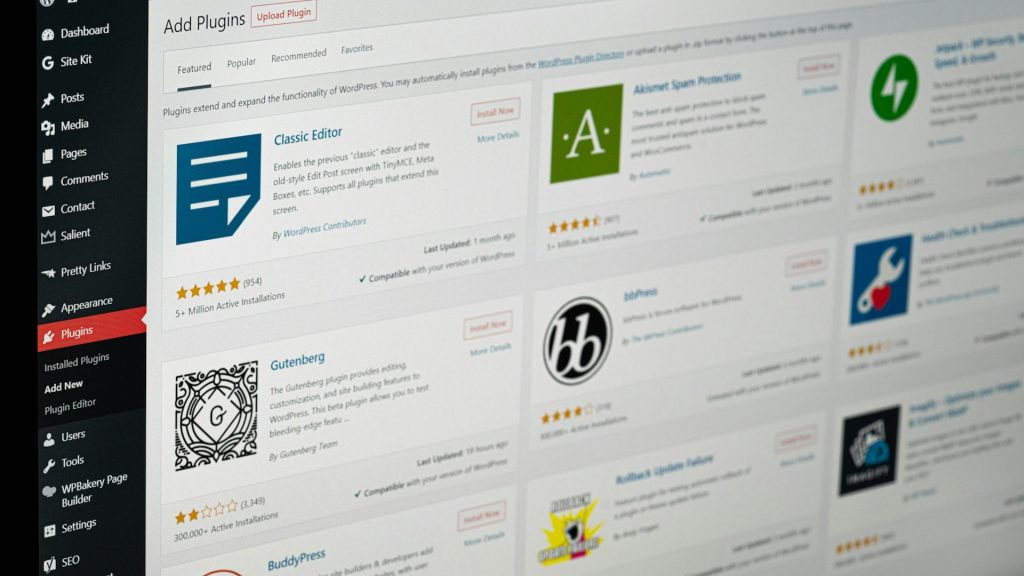 WordPress dashboard met plugin-overzicht bij het bouwen van een website
